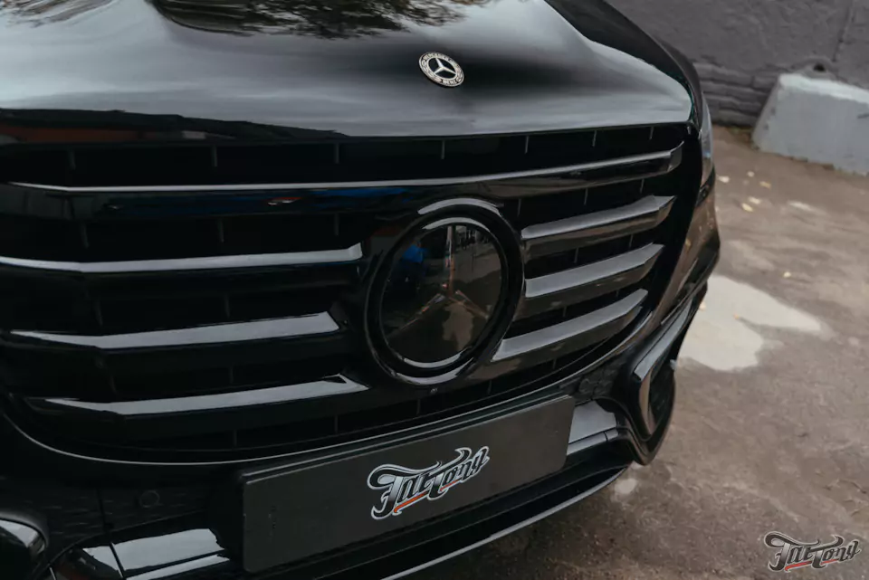Окрас деталей Mercedes GLS после некачественных работ, оклейка полиуретаном, окрас дисков и суппортов, антихром, комплекс детейлинг-услуг